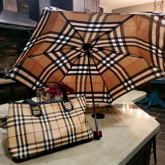 Burberry bag & umbrella - Picture 1 of 6